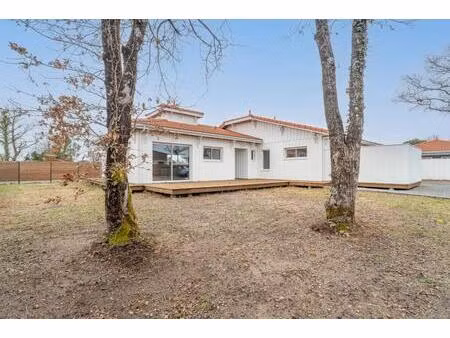 maison de 6 pièces de 157 m² à arès