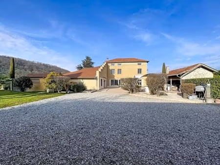 élégante maison de 310 m² avec piscine à charmes-sur-l'herbasse