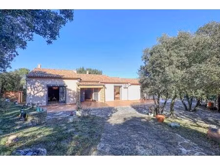 maison de 4 pièces de 185 m² à évenos