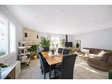 maison lumineuse avec jardin et piscine au martinet