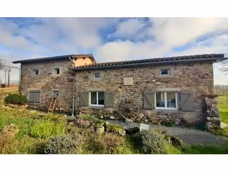 maison de 4 pièces de 140 m² à tonnac