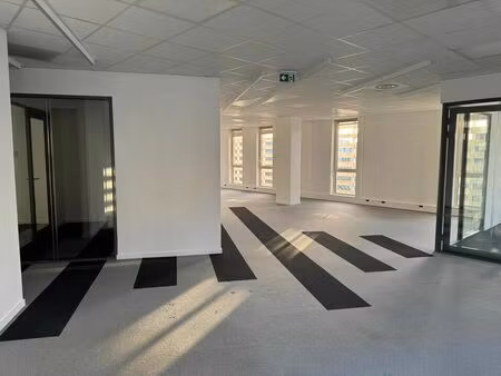 location bureau 227 m² à tours (37100)