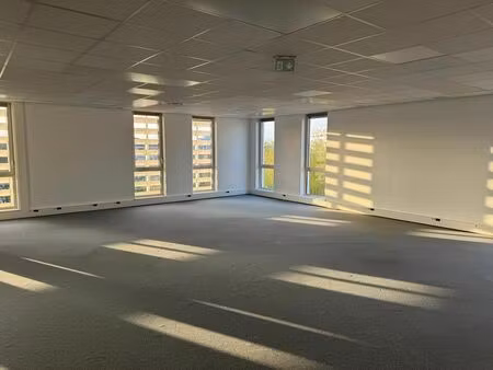 location bureau 233 m² à tours (37100)