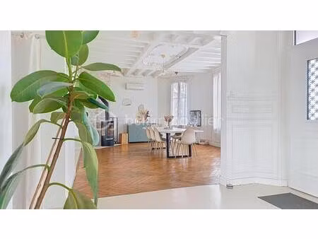 maison de prestige des années 1920  développant 280 m² habitables à 5 minutes de brie-comt