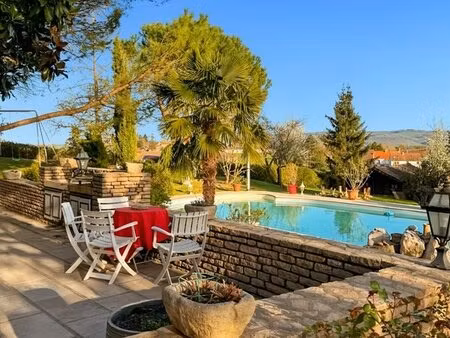 maison de 157 m2  piscine et terrain de 3715 m2 à couches (71)
