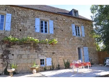 maison en pierre avec gîte  piscine sur terrain de 3 090 m2. dans hameau - situation...
