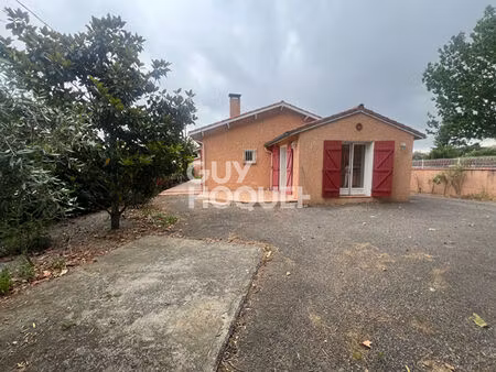 à louer castelnau-d'estretefonds : maison avec cour et garage