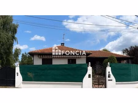 villas de 142m2 habitable environ  4 chambres  pièce de vie principale de 63m2  68m2 de so