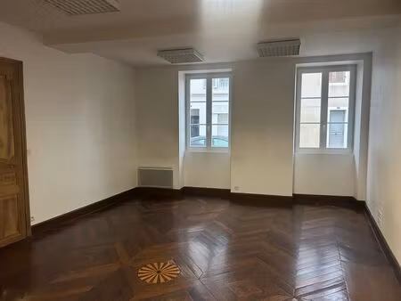 location commerce 45 m² à saint-sever (40500)