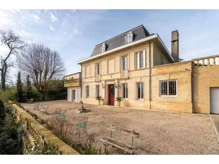 maison de 11 pièces de 370 m² à cenon