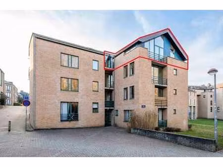 lumineux appartement 2 chambres et garage fermé à lln