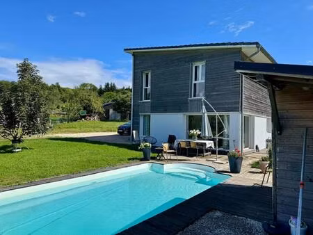 maison de 8 pièces de 200 m² située à châteney