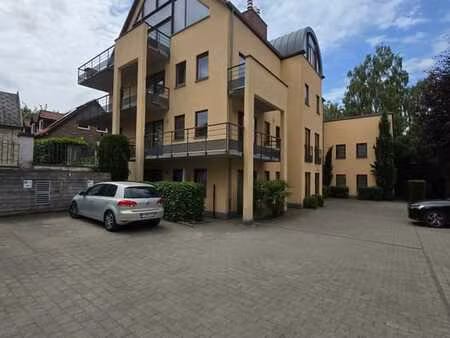 bureau en duplex avec terrasse  jardin  cave et 3 parking