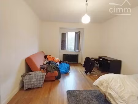 appartement f3 traversant avec cave et parkings