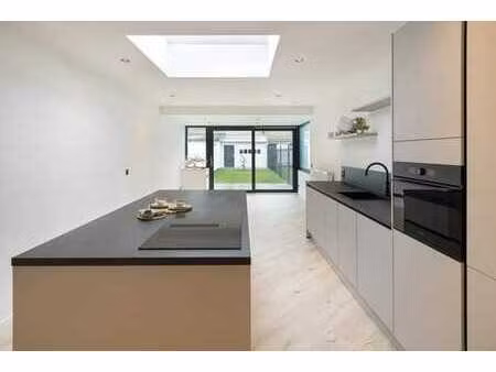 maison entièrement rénovée avec jardin – peb a