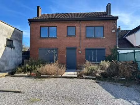 immeuble 2 appartements & entrepôt