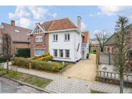 charmante halfopen bebouwing op topligging in het centrum...