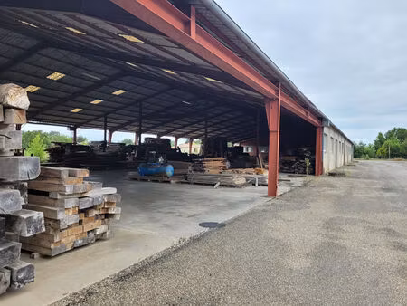 hangar ouvert de 2116 m²