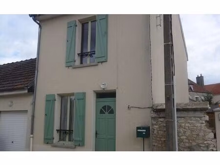 location maison  m² t-3 à jouy-le-châtel  820 €
