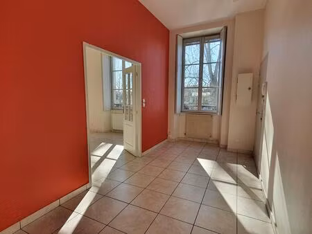 bourges centre - bel appartement familial type 5 avec terrasse et stationnement