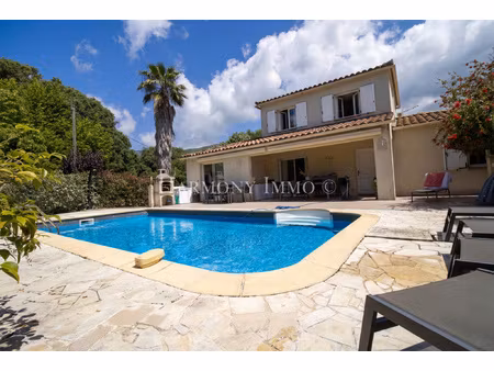 villa contemporaine avec piscine et dépendance  à 15 min de