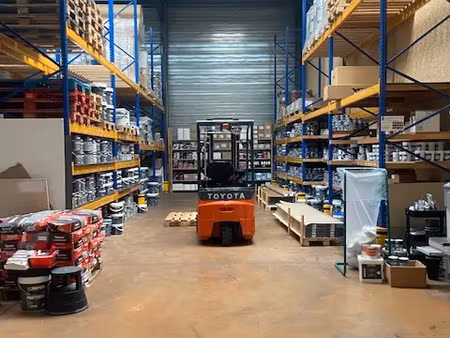 saint priest  410 m2 en parfait état dont 150 m2 de bureaux