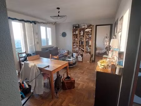 t3 traversant très lumineux avec balcons secteur chu