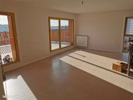 t4 rezé jaguère dernier étage terrasse plein sud  2 parkings  5min à pied du hyper u