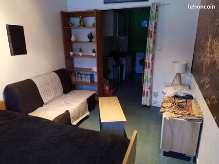 epinal studio charges comprises