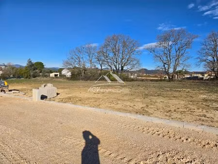 terrain viabilisé 740 m²