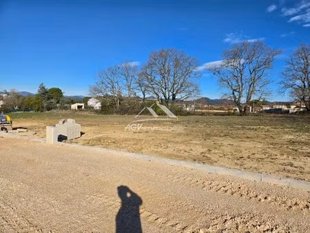 terrain viabilisé 740 m²