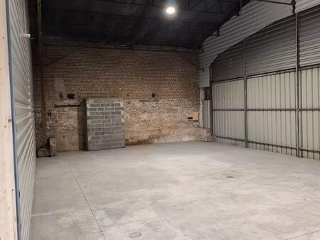 hangar sécurisé 142m²