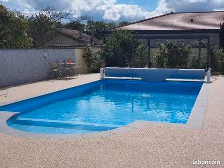 vila 5 pièces • 4 chambres • 230 m² • 870 m² de terrain