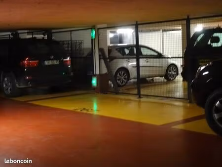 parking a louer rue de l'universite paris 7