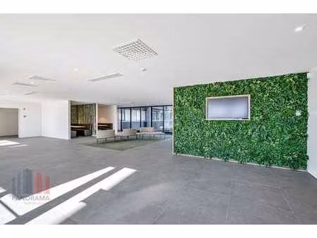 198 m² de bureaux prêts à l'emploi à proximité du r4