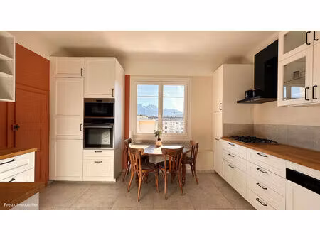 dernier étage - 139 m² - secteur résidentiel