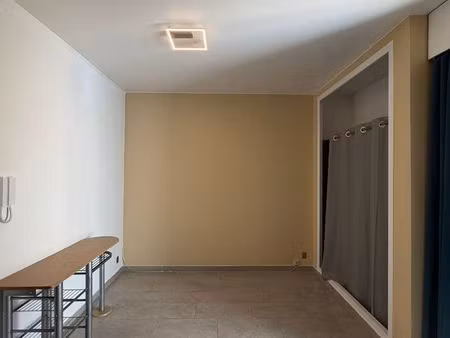 location studio 17m² – marseille – résidence les alpilles