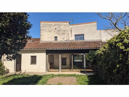 location maison 4 pièces 139 m² à chizé (79170)  700 €