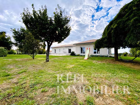 maison de plain-pied- 260m2 de garage - grand jardin plat