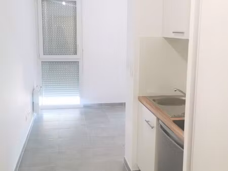 t1 avec parking à la garde