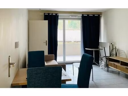 location appartement  m² t-2 à les abrets  700 €