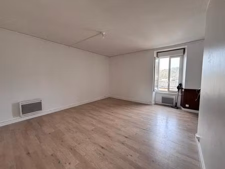 appartement t3 lumineux au centre de vergt