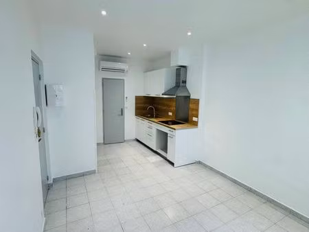 très joli studio  à 560