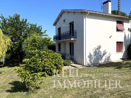 maison de 100m2 avec 2 garages proche des commodités