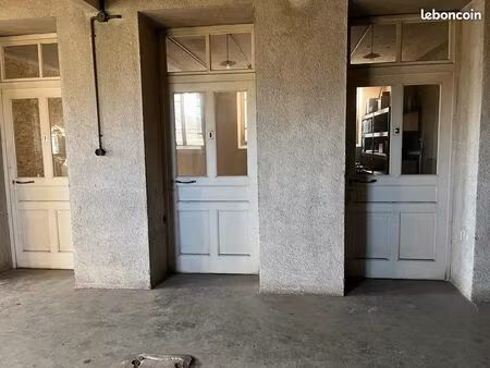 garde meuble  parkings  box ...