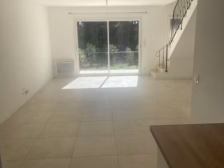 villa t4 jumelée meublée – jardin privatif – calme – saint-cannat