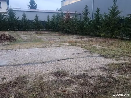 terrain à louer plus bureau
