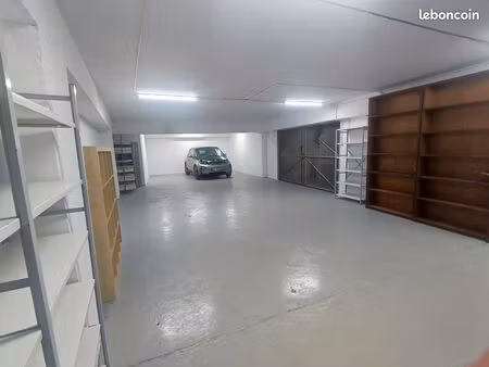 grand box 100 m2 à 100m du périph