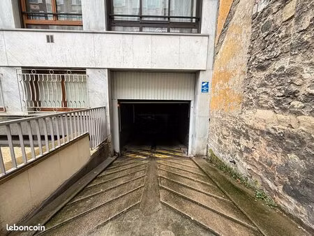 parking/box 15 m² paris