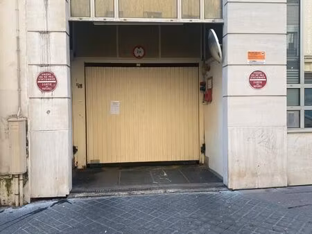 parking box fermé à vendre paris 11e